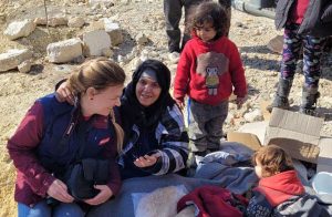 2023_Hilfe-nach-Erdbeben-in-Syrien-und-Turkei_DEICHMANN-Stiftung-300x196