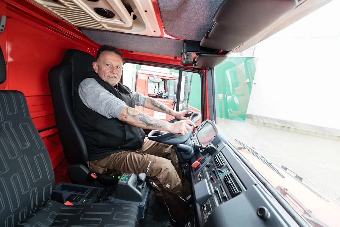 Madagaskar-Mobile-Klinik – Mann am Lenkrad eines LKW