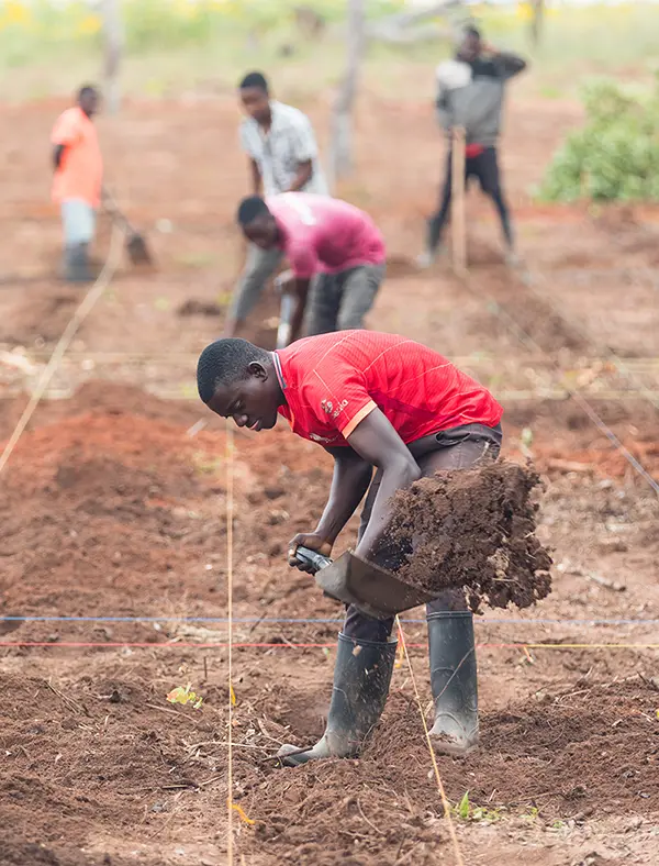 Entwicklungszusammenarbeit-Deichmann-Stiftung-Beispiel-Landwirtschafgtsschule-Tansania Kopie