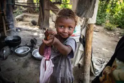 Opportunity International_Existenzgrundlagen fuer Menschen in extremer Armut schaffen_Haiti_copyri Handschlag