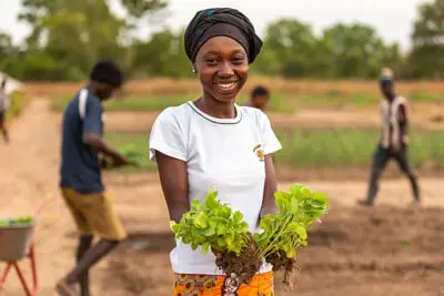 Sabab-Lou2_Landwirtschaftsschule fuer junge Menschen_Gambia Handschlag