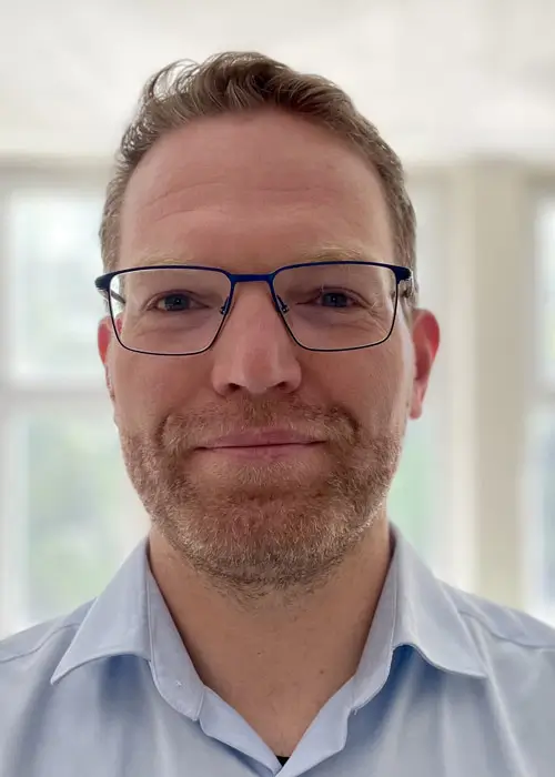 DEICHMANN-Stiftung | Chancengleichheit in der Berufsorientierung – Interview mit Jan Pöstges – Leiter – Berufsvorbereitungskurs  Chancengleichheit in der Berufsorientierung – Das Bild zeigt Portrait von Jan Pöstges – Leiter des Berufsvorbereitungskurses