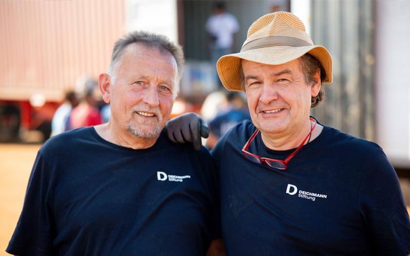 deichmann-stiftung-mobile-klinik-madagaskar-im-einsatz_img2 Miss Germany Kira Geiss mit jungen Mädchen im Stern im Norden in Dortmund